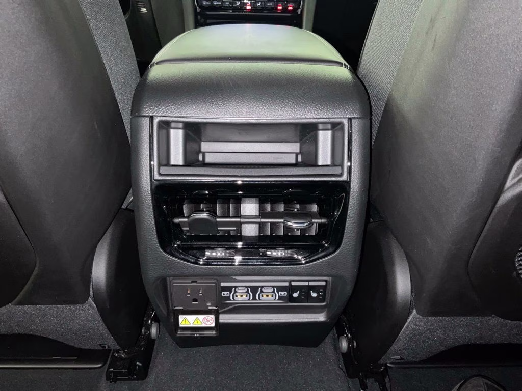 2024 Gray Metallic Jeep Grand Cherokee Limited 4X4 SUV