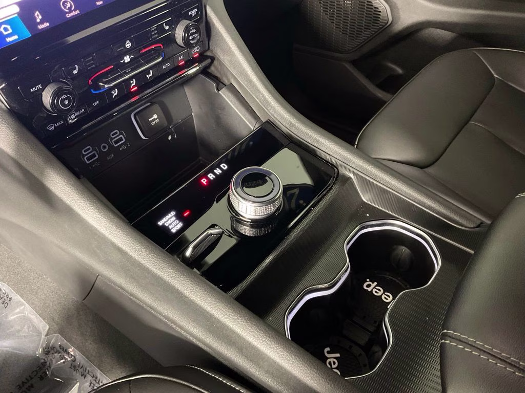 2024 Gray Metallic Jeep Grand Cherokee Limited 4X4 SUV