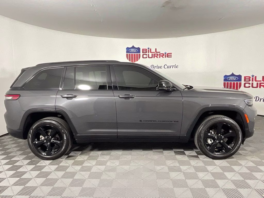 2024 Gray Metallic Jeep Grand Cherokee Limited 4X4 SUV