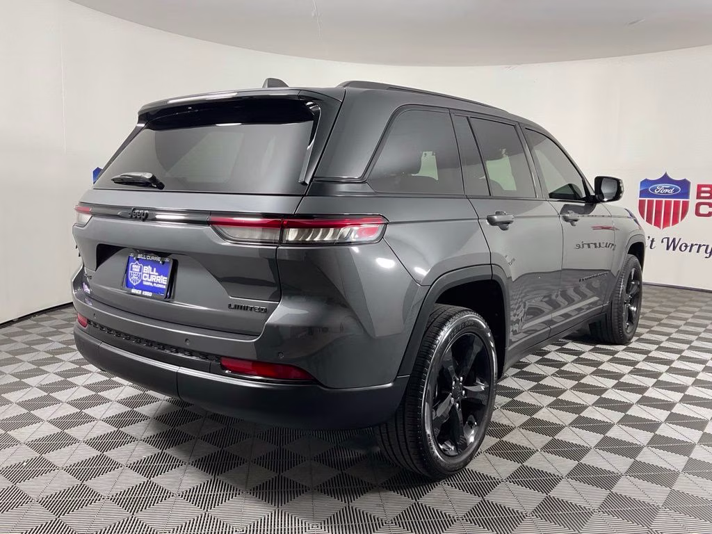 2024 Gray Metallic Jeep Grand Cherokee Limited 4X4 SUV