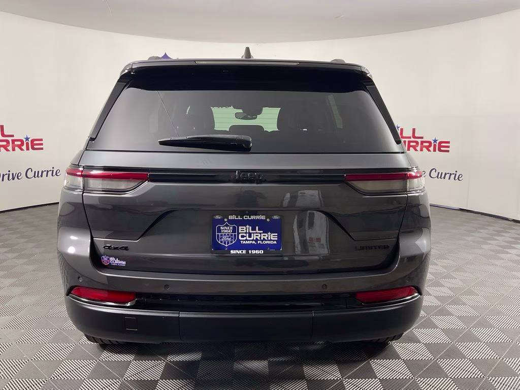 2024 Gray Metallic Jeep Grand Cherokee Limited 4X4 SUV
