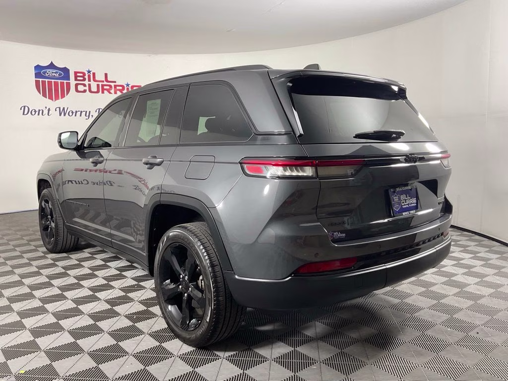 2024 Gray Metallic Jeep Grand Cherokee Limited 4X4 SUV