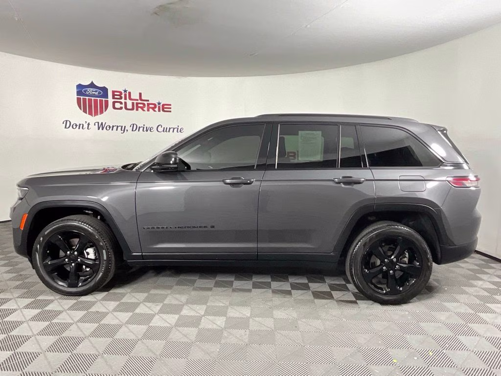 2024 Gray Metallic Jeep Grand Cherokee Limited 4X4 SUV