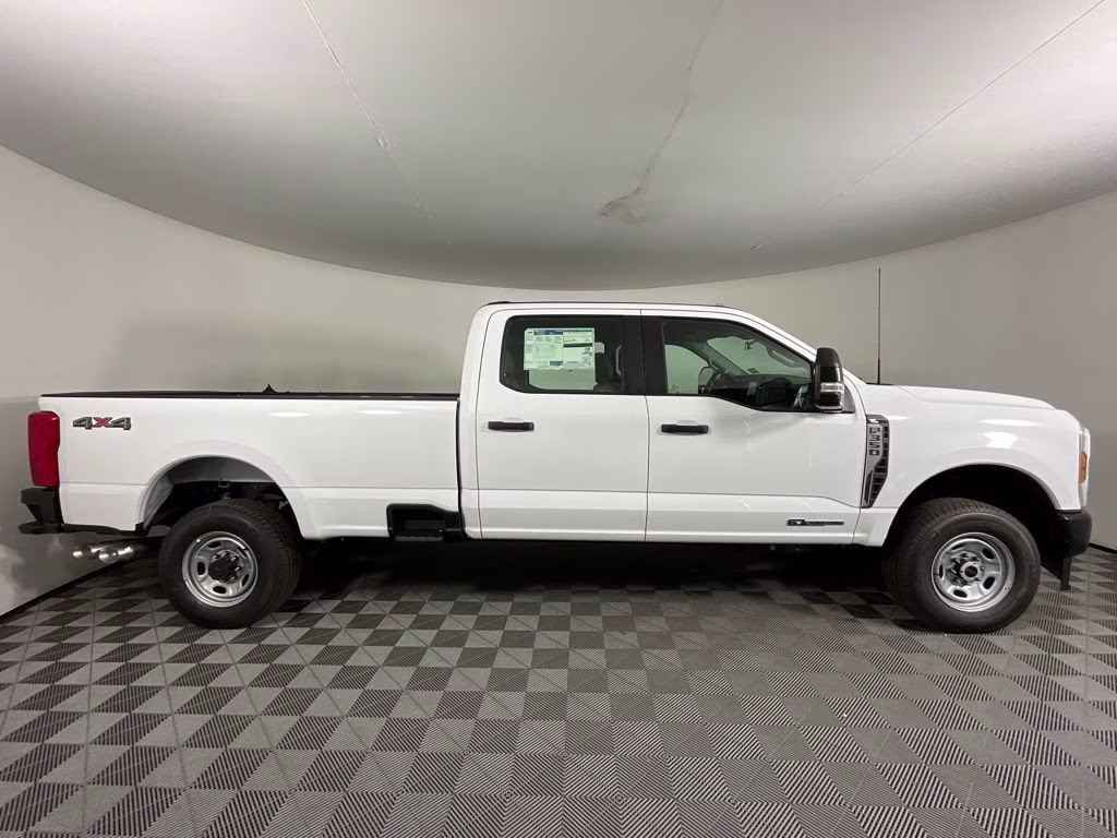 2026 Oxford White Ford Super Duty F-350 SRW XL 4X4 Truck