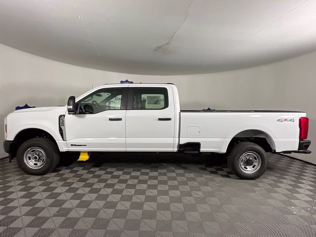 2026 Oxford White Ford Super Duty F-350 SRW XL 4X4 Truck