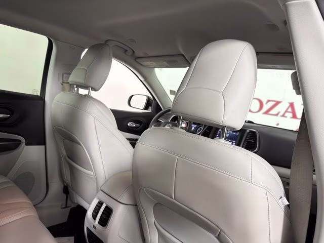 2020 Granite Crystal Metallic Clearcoat Jeep Cherokee Latitude Plus 4X4 SUV