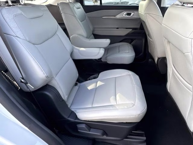 2026 White Metallic Ford Explorer Active RWD SUV