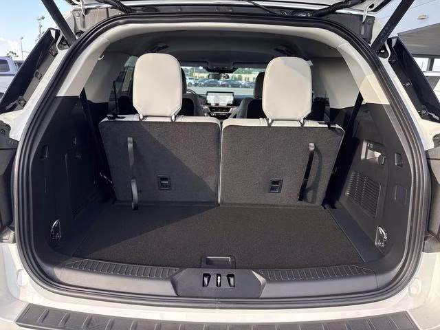 2026 White Metallic Ford Explorer Active RWD SUV