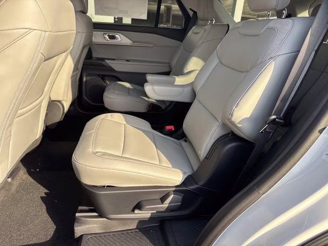 2026 White Metallic Ford Explorer Active RWD SUV