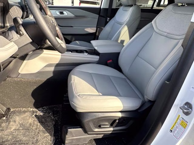 2026 White Metallic Ford Explorer Active RWD SUV