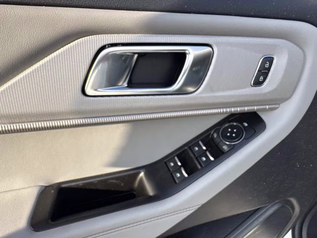 2026 White Metallic Ford Explorer Active RWD SUV