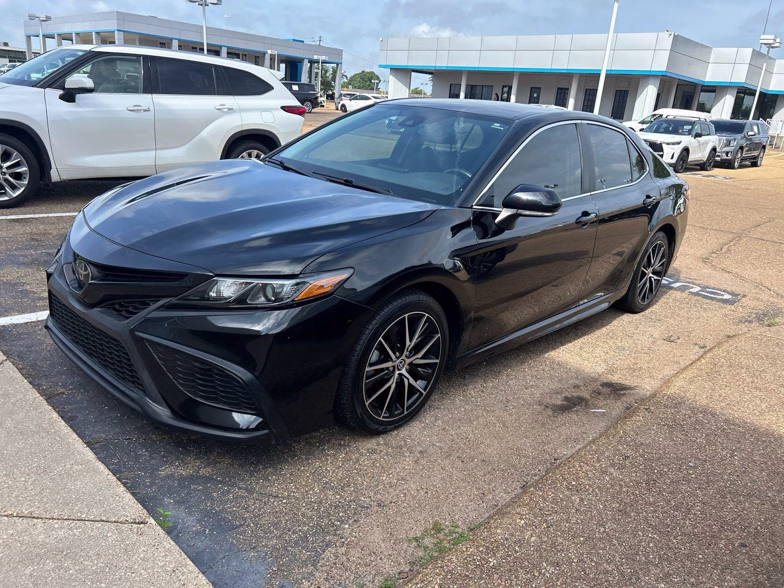 2023 Midnight Black Metallic Toyota Camry SE FWD Sedan