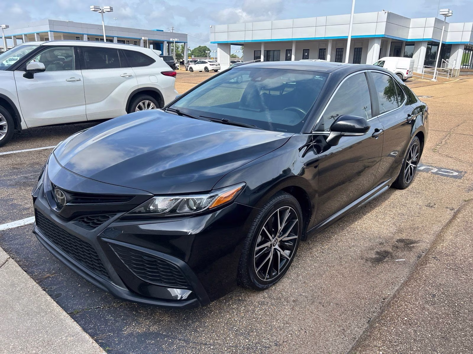 2023 Midnight Black Metallic Toyota Camry SE FWD Sedan