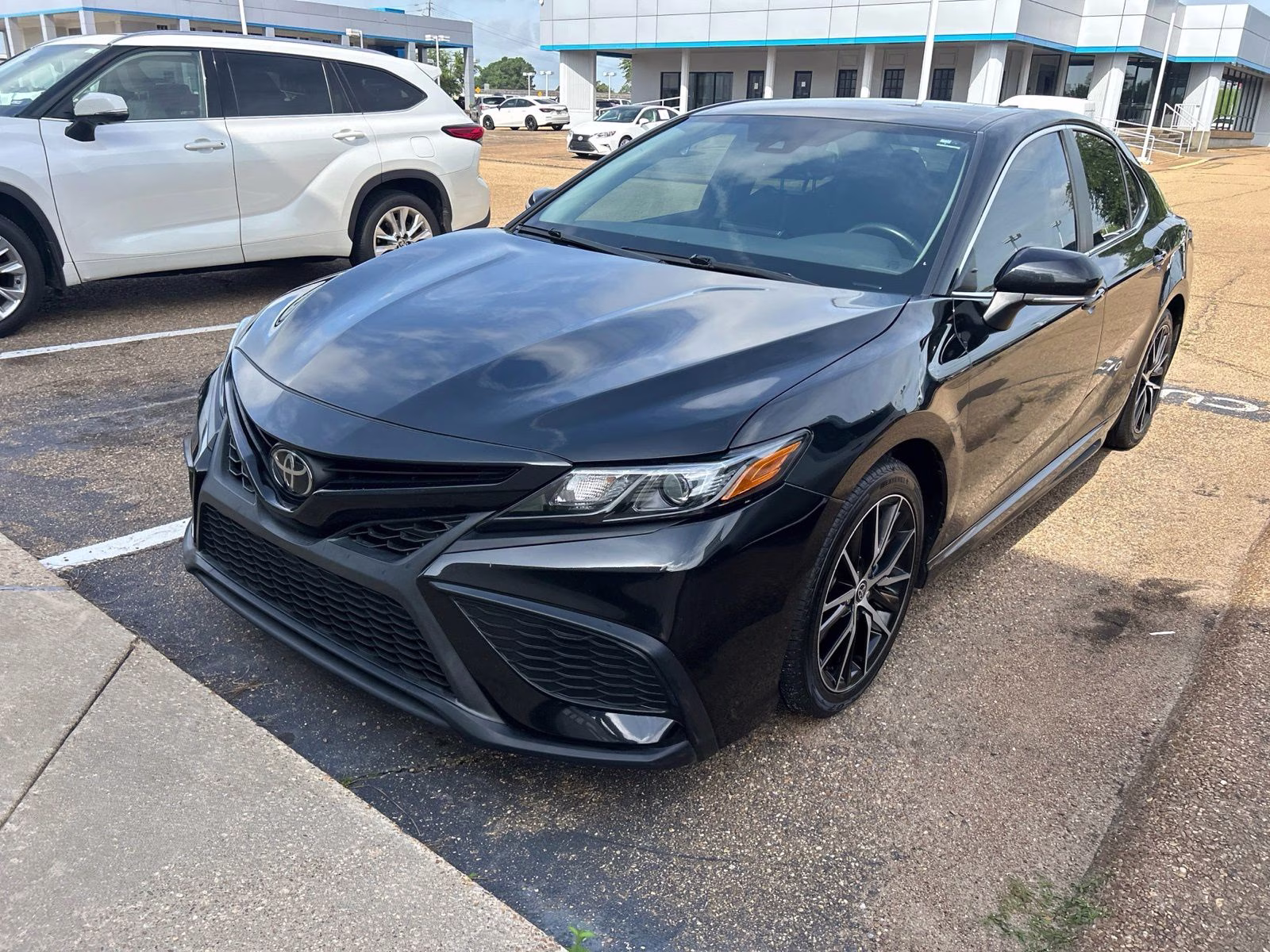 2023 Midnight Black Metallic Toyota Camry SE FWD Sedan