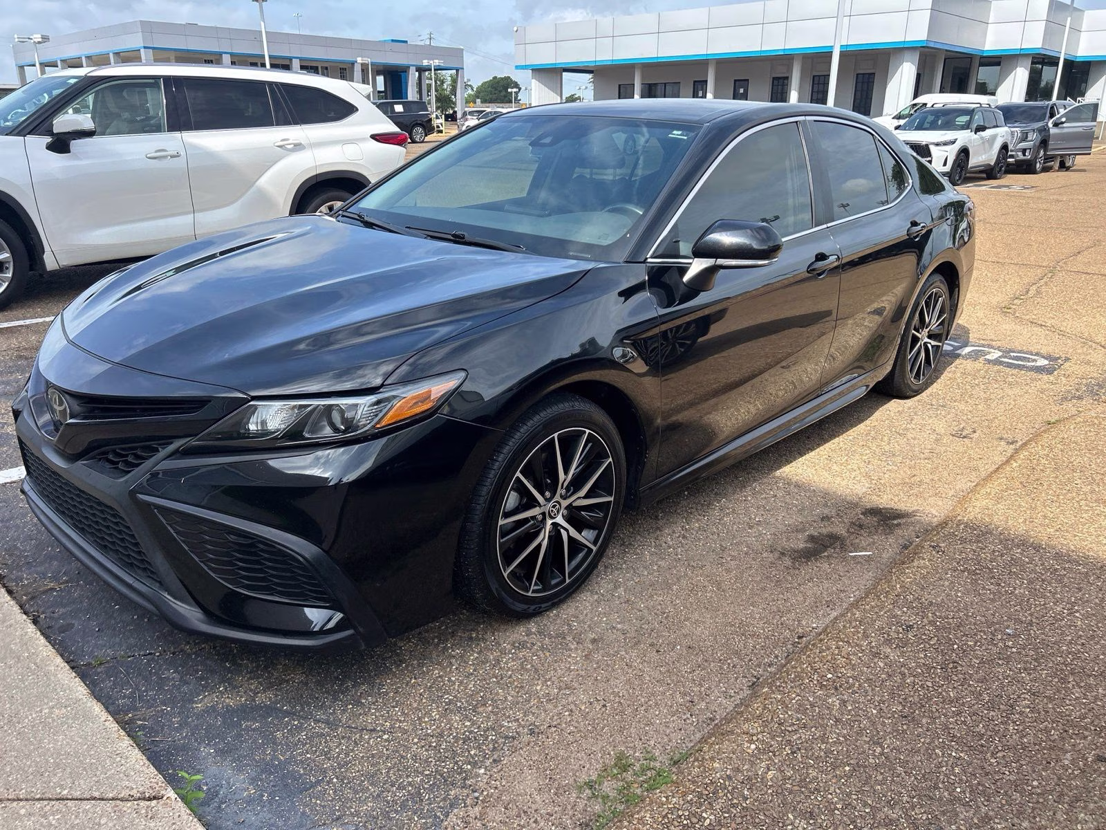 2023 Midnight Black Metallic Toyota Camry SE FWD Sedan
