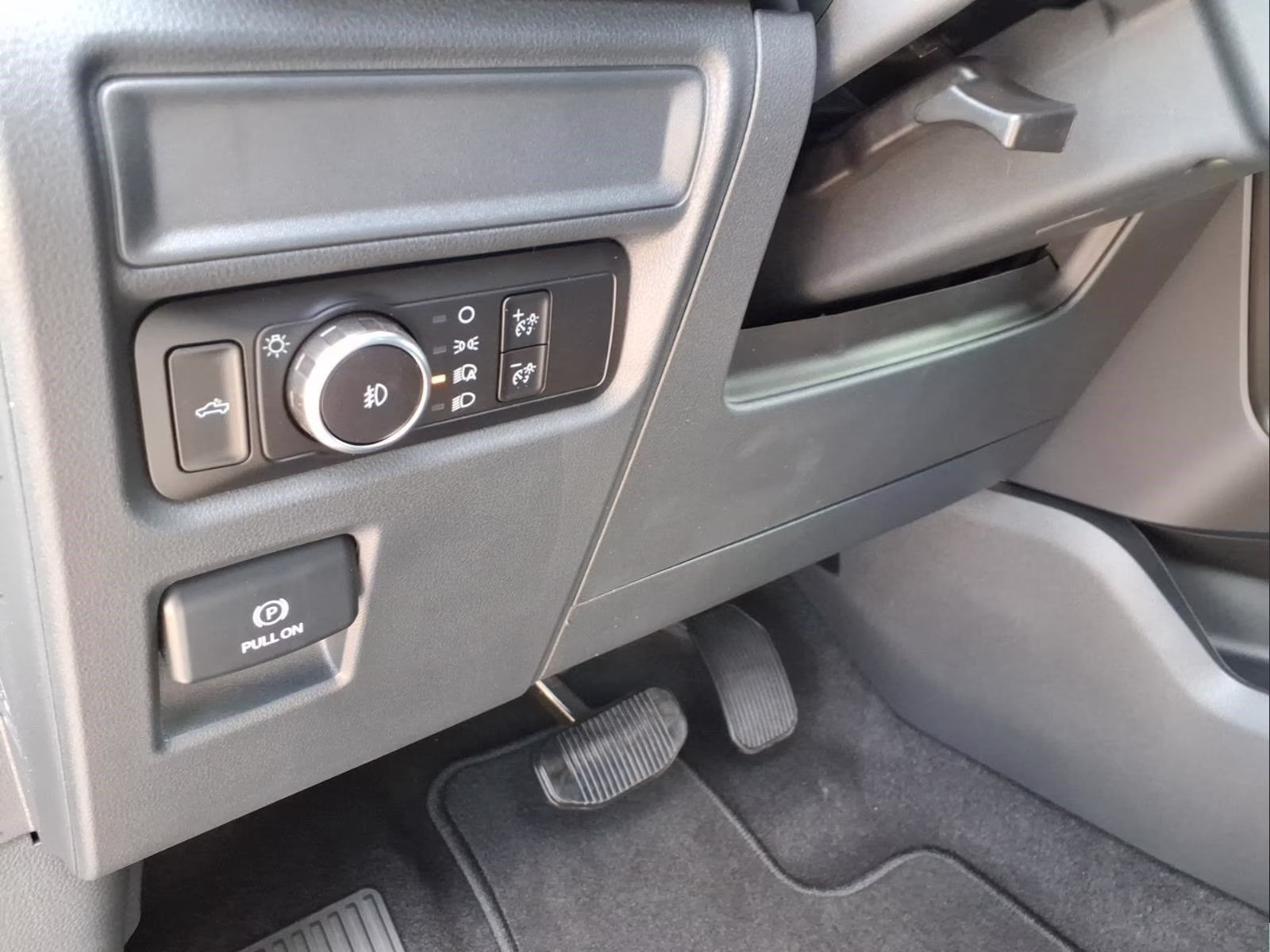 2026 Oxford White Ford F-150 STX 4X4 Truck