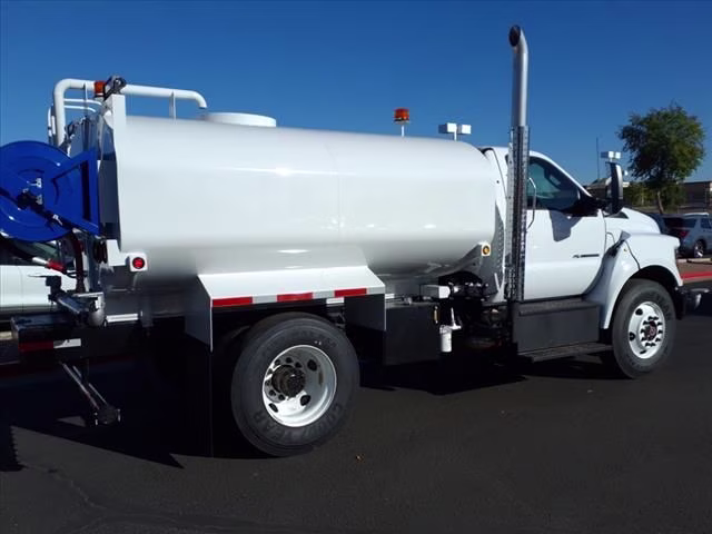 2025 Oxford White Ford F-750SD Base RWD Truck