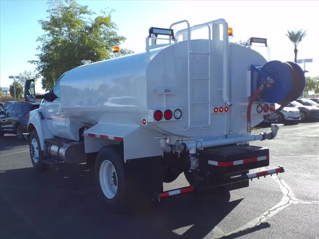 2025 Oxford White Ford F-750SD Base RWD Truck