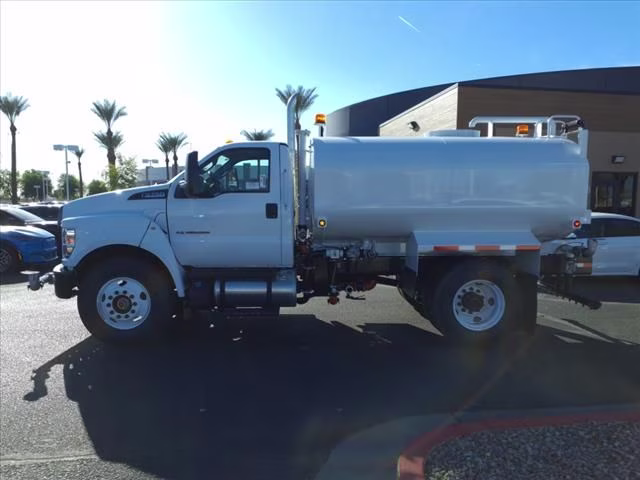 2025 Oxford White Ford F-750SD Base RWD Truck