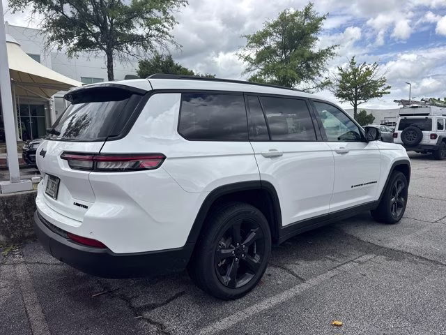 2024 Bright White Clearcoat Jeep Grand Cherokee L Limited 4X4 SUV