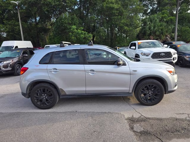 2017 Cool Silver Metallic Mitsubishi Outlander Sport 2.0 LE FWD SUV