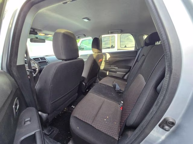2017 Cool Silver Metallic Mitsubishi Outlander Sport 2.0 LE FWD SUV