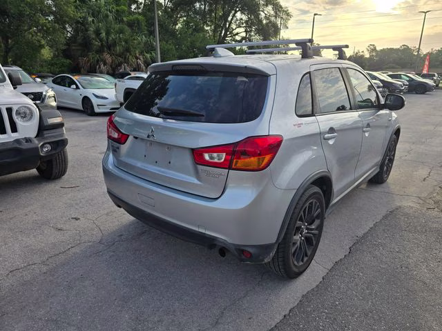 2017 Cool Silver Metallic Mitsubishi Outlander Sport 2.0 LE FWD SUV
