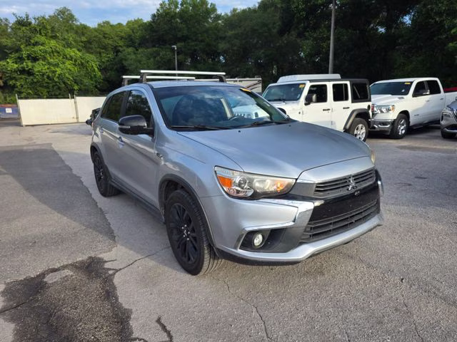 2017 Cool Silver Metallic Mitsubishi Outlander Sport 2.0 LE FWD SUV