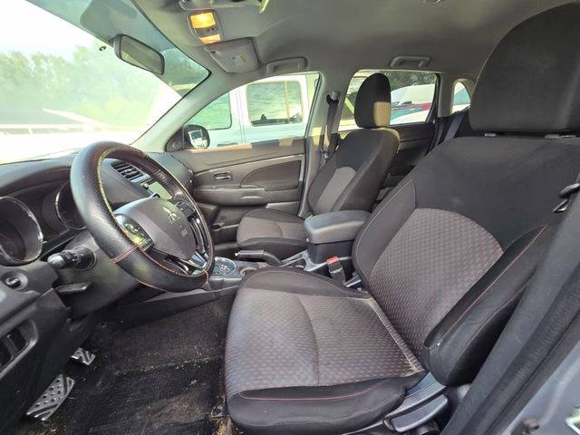 2017 Cool Silver Metallic Mitsubishi Outlander Sport 2.0 LE FWD SUV