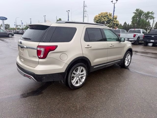 2017 White Gold Metallic Ford Explorer XLT 4X4 SUV