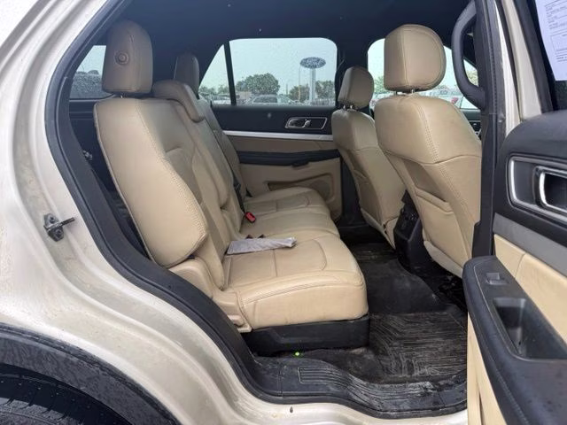2017 White Gold Metallic Ford Explorer XLT 4X4 SUV