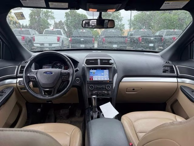 2017 White Gold Metallic Ford Explorer XLT 4X4 SUV
