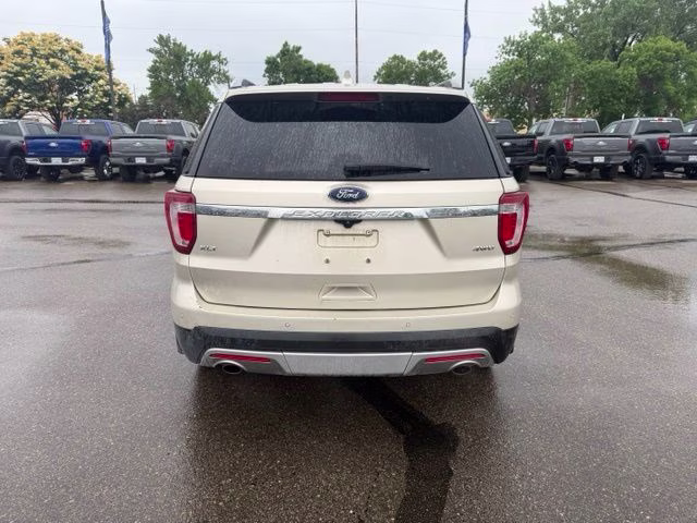 2017 White Gold Metallic Ford Explorer XLT 4X4 SUV