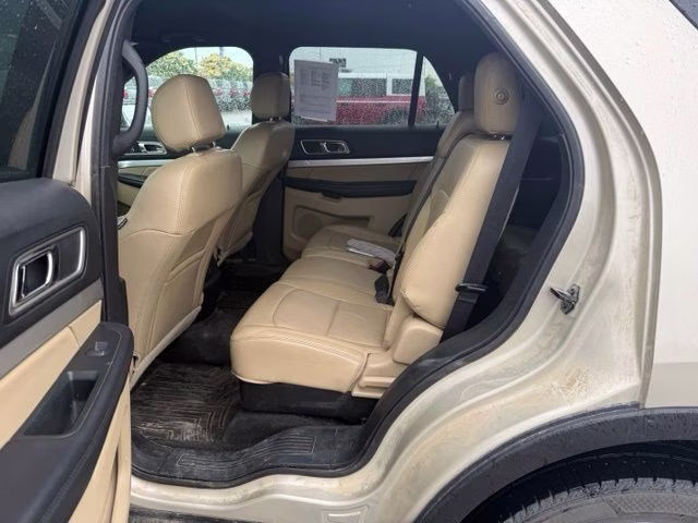 2017 White Gold Metallic Ford Explorer XLT 4X4 SUV