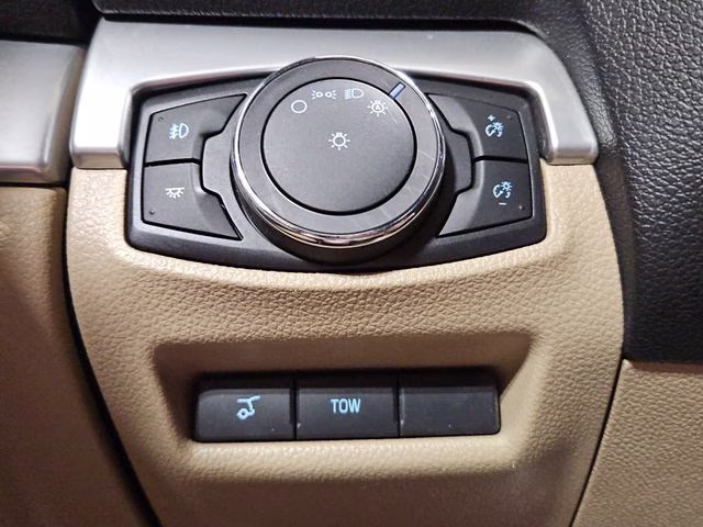 2017 White Gold Metallic Ford Explorer XLT 4X4 SUV