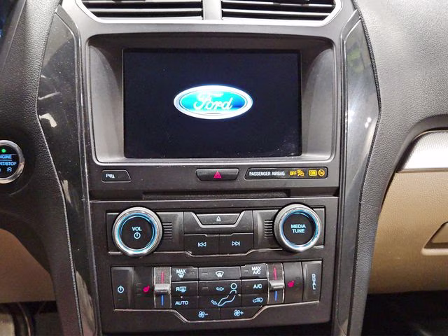 2017 White Gold Metallic Ford Explorer XLT 4X4 SUV