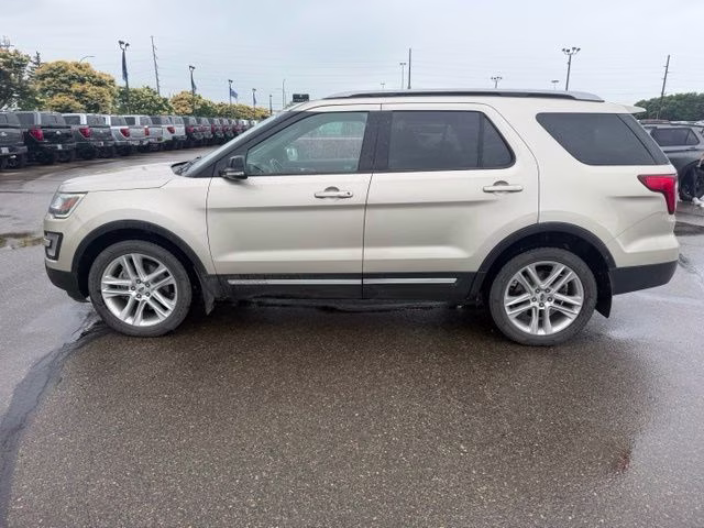 2017 White Gold Metallic Ford Explorer XLT 4X4 SUV