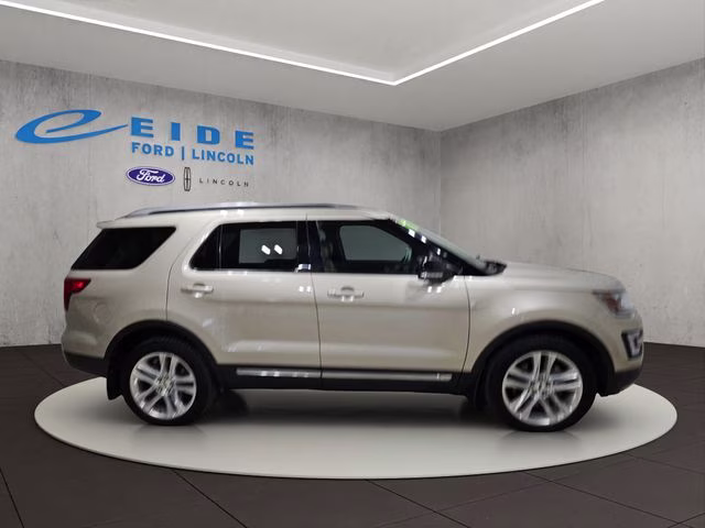 2017 White Gold Metallic Ford Explorer XLT 4X4 SUV
