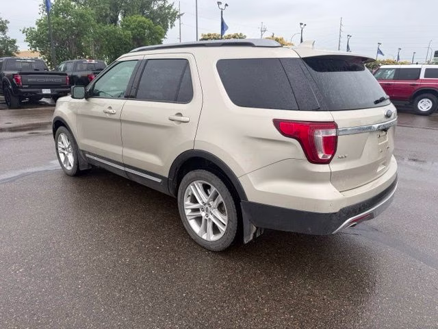 2017 White Gold Metallic Ford Explorer XLT 4X4 SUV