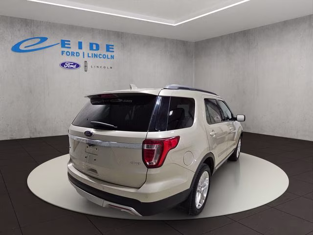 2017 White Gold Metallic Ford Explorer XLT 4X4 SUV