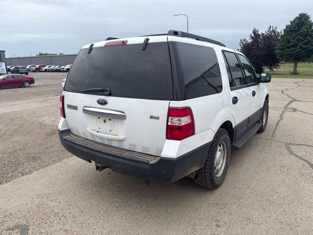 2010 White Ford Expedition SSV 4X4 SUV