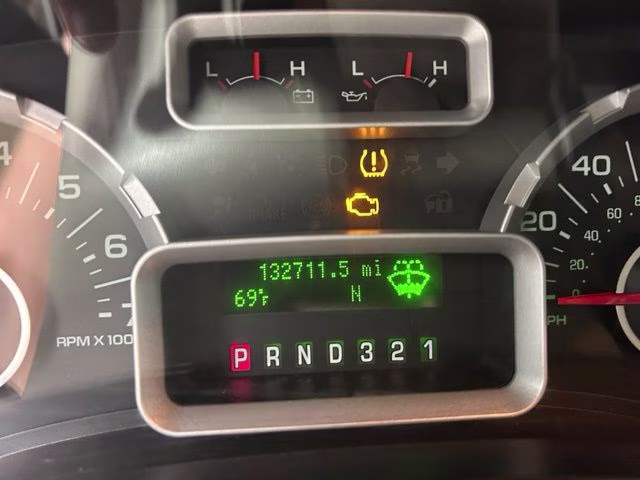 2010 Oxford White Ford Expedition XLT 4X4 SUV