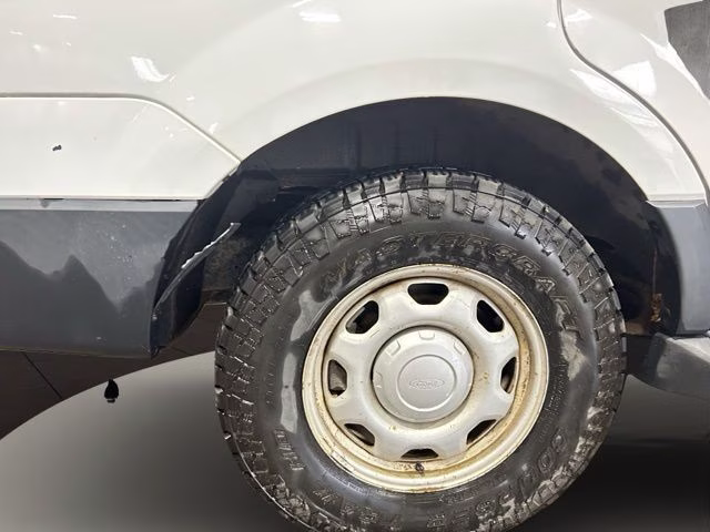 2010 Oxford White Ford Expedition XLT 4X4 SUV