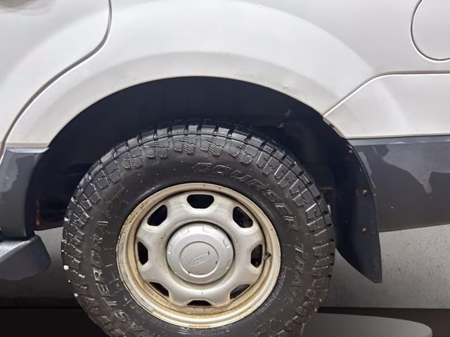 2010 Oxford White Ford Expedition XLT 4X4 SUV