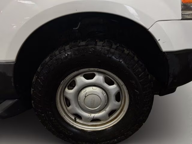 2010 Oxford White Ford Expedition XLT 4X4 SUV
