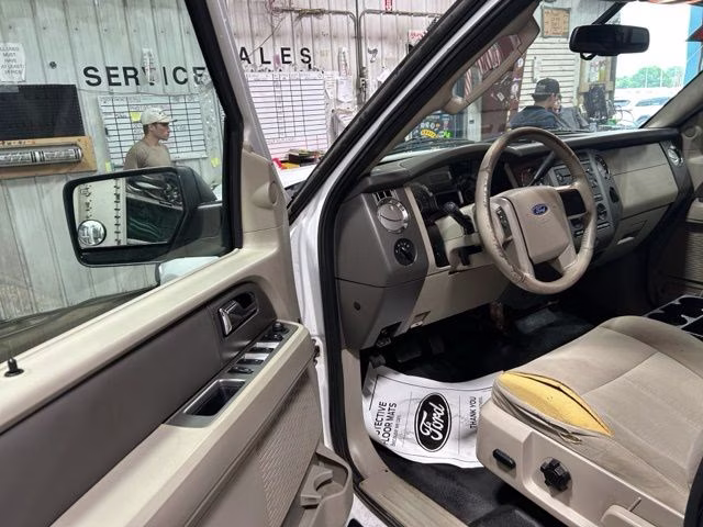 2010 Oxford White Ford Expedition XLT 4X4 SUV