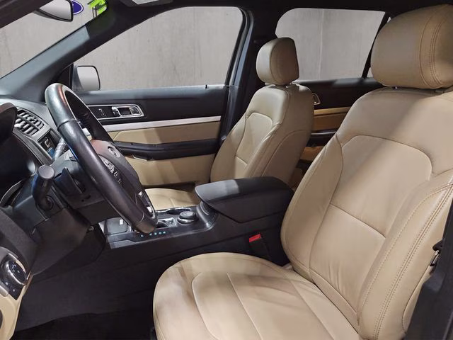 2017 White Gold Metallic Ford Explorer XLT 4X4 SUV