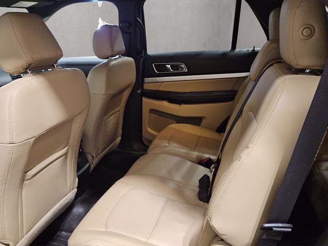 2017 White Gold Metallic Ford Explorer XLT 4X4 SUV