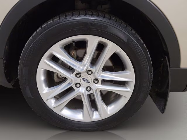 2017 White Gold Metallic Ford Explorer XLT 4X4 SUV