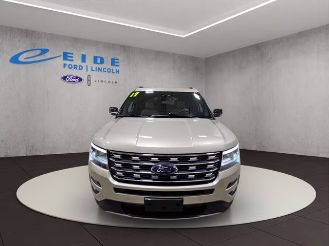 2017 White Gold Metallic Ford Explorer XLT 4X4 SUV